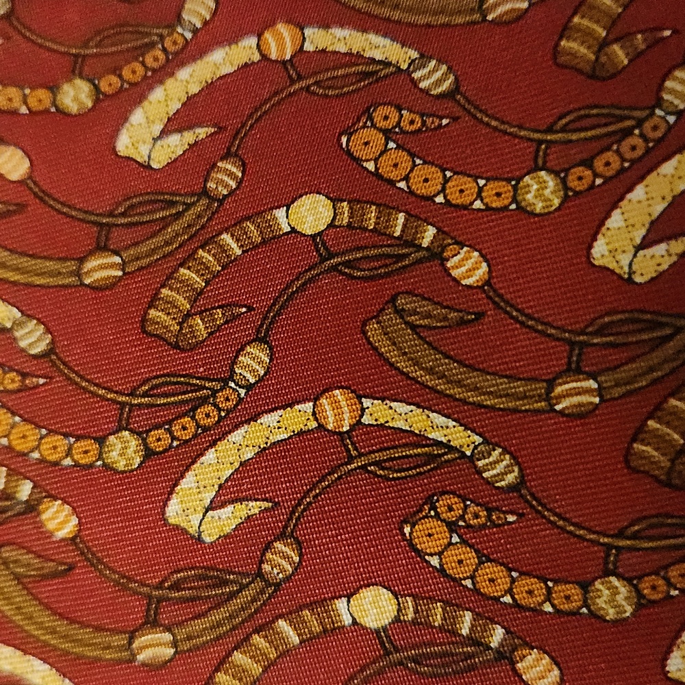 SALVATORE Ferragamo tie red , silk, like new condition - Picture 2 of 4